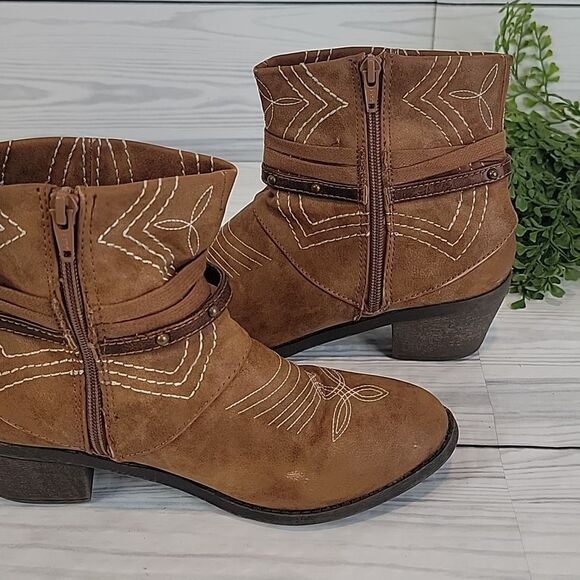 Faded Glory western inspired bootie Size 6 - Picture 3 of 12